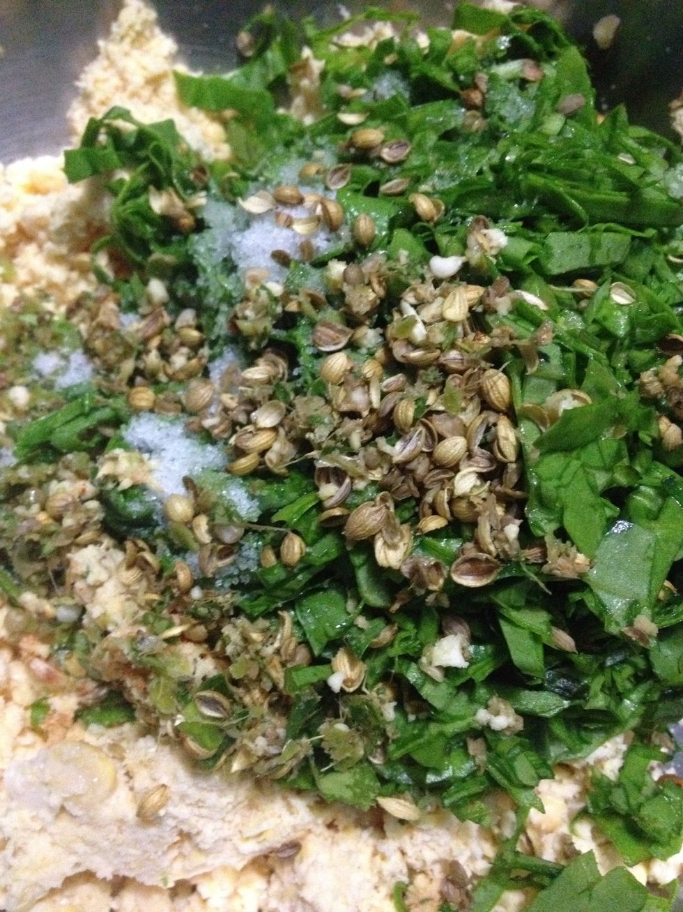 Add coarsly grinded coriander seeds