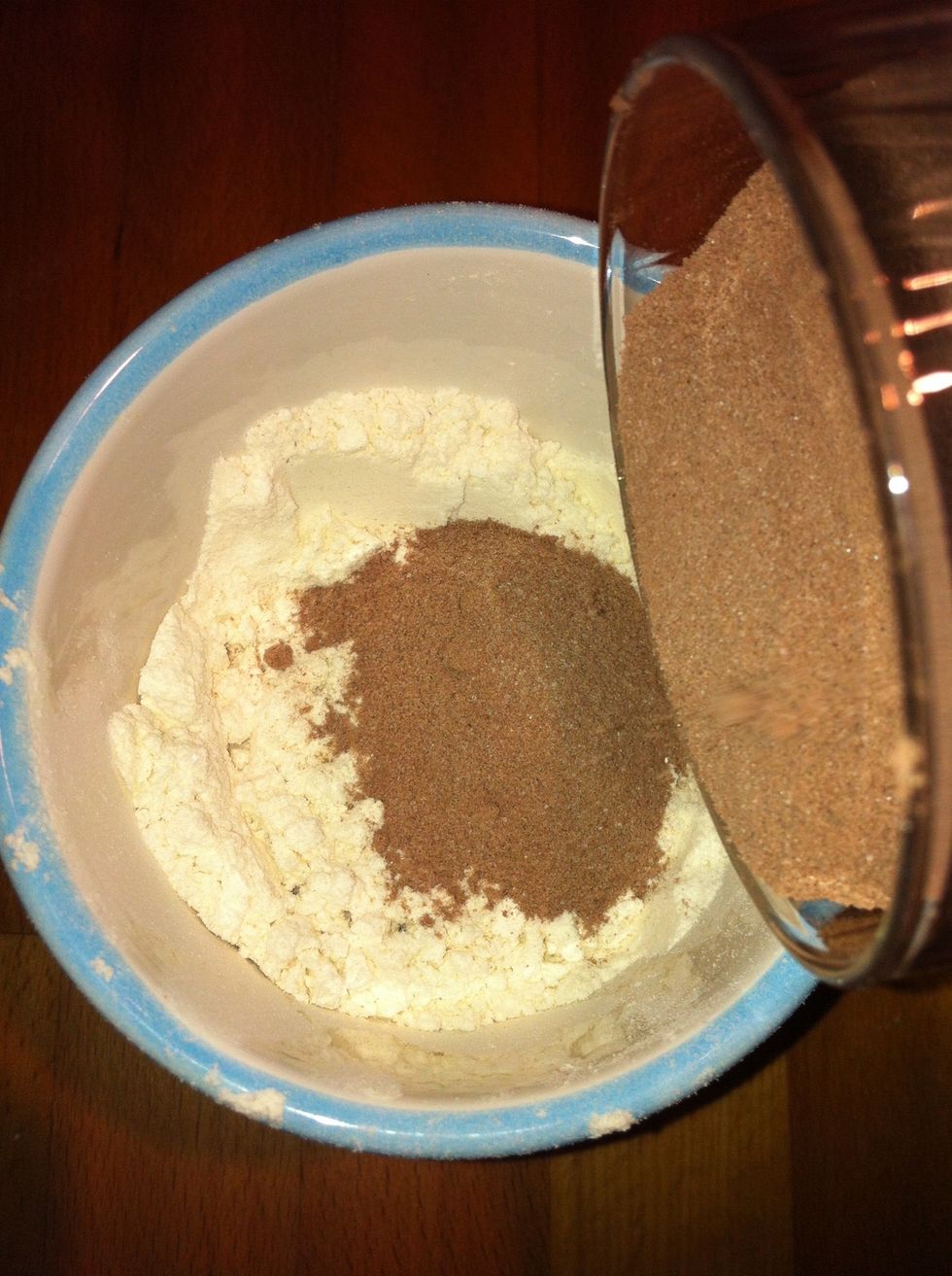 Add cocoa  in the cup.