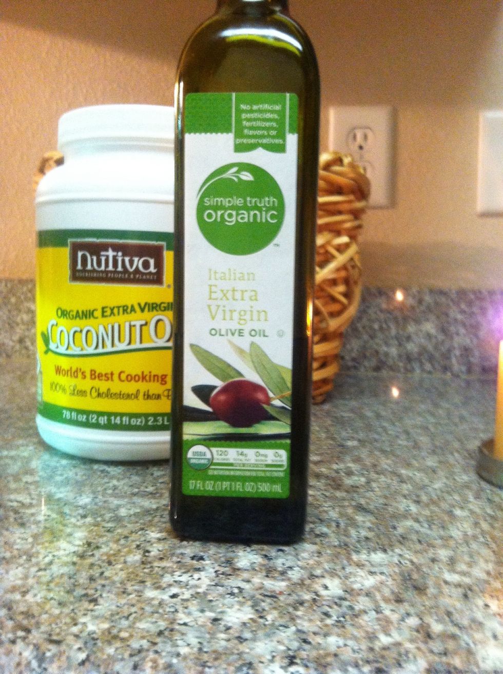 Add coconut oil and olive oil to your small jar. Oils should be liquid state. Olive oil 3:1 coconut oil.