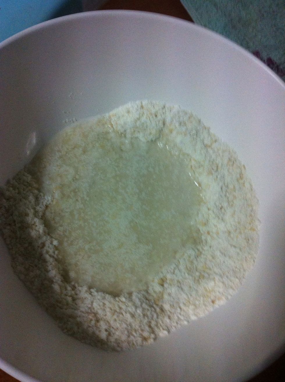 Add cold water and mixed. (Cold water will make flour crispy when fried.)