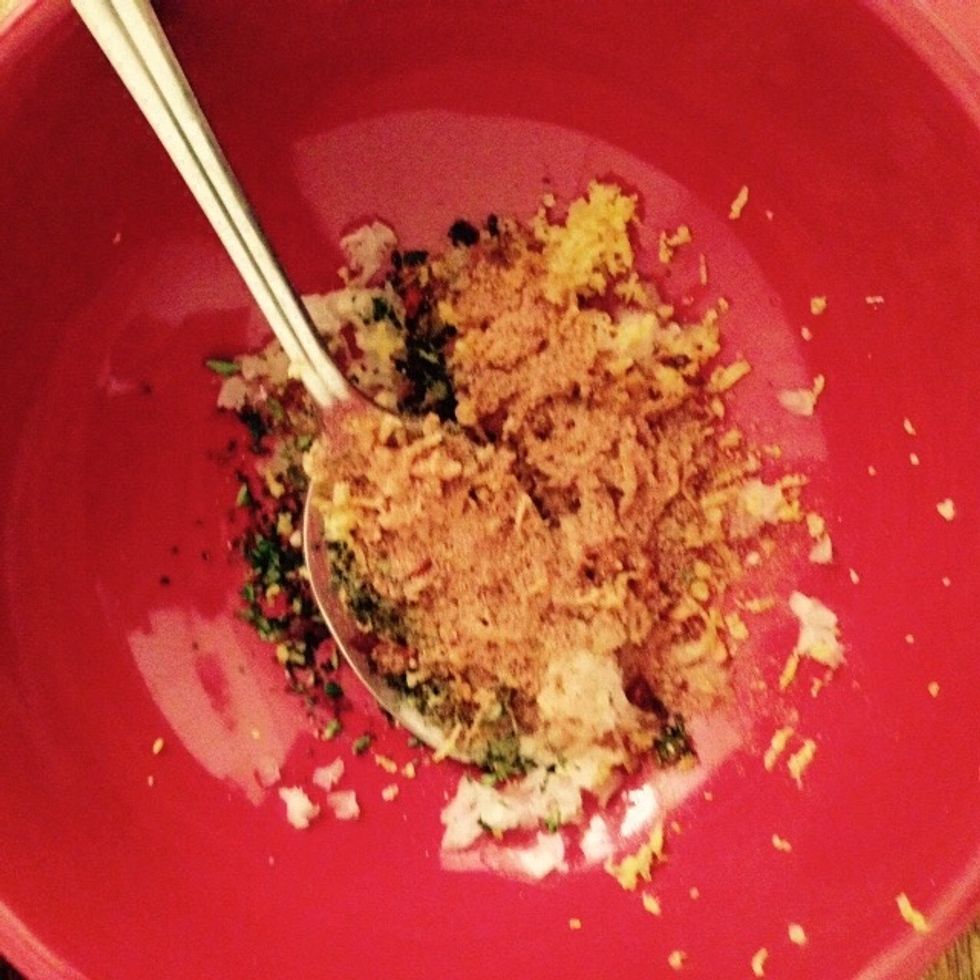 Add cracked chili and nutmeg and mix together, you will have the dry rub that we will apply to the fillets