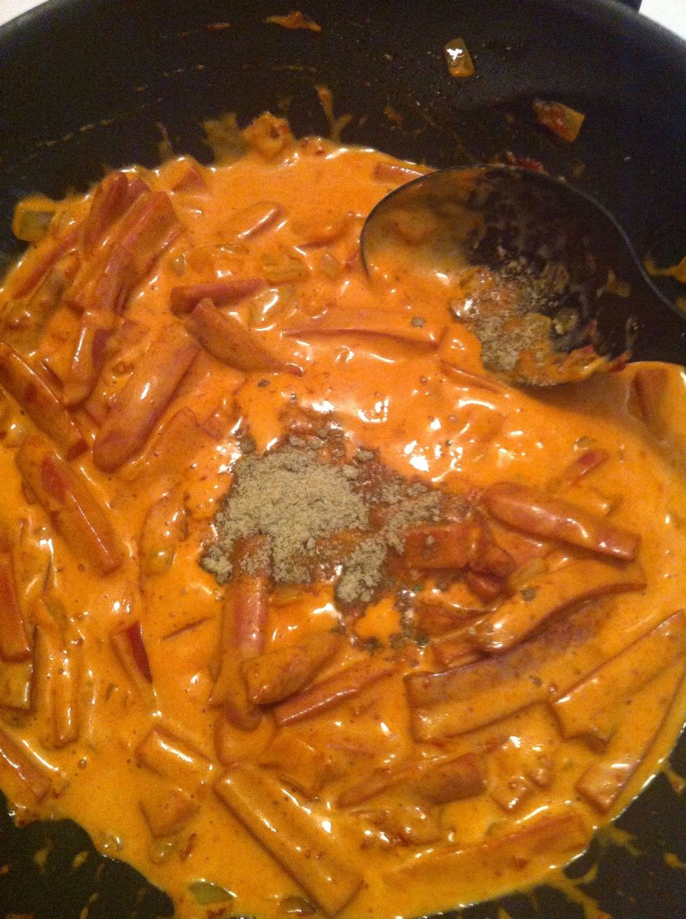 Add cream and buljon cube. Add pepper and parsley after taste. And let everything set on low heat for a couple of minutes. Taste, if the sause is too thick add some water.