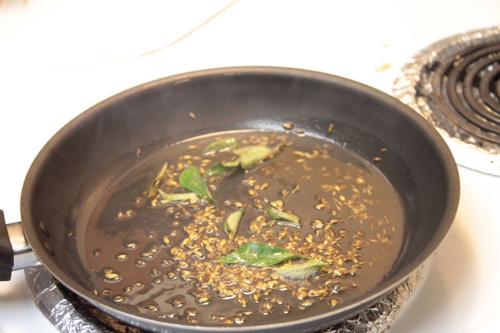 Add curry leave to the pan