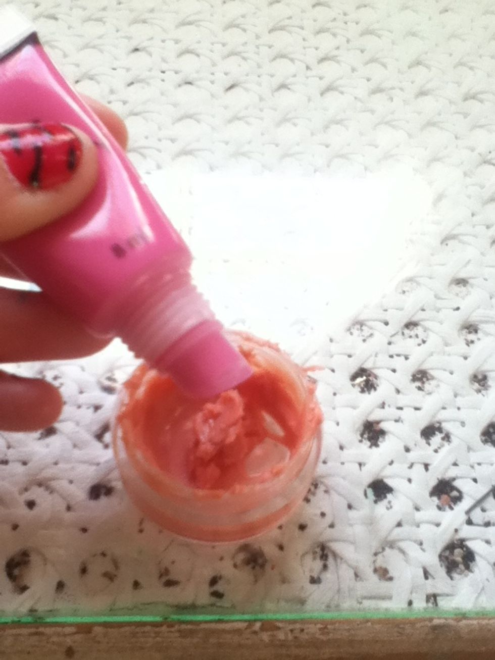 Add different lip glosses, pigments and flavours to make your lip balm great!