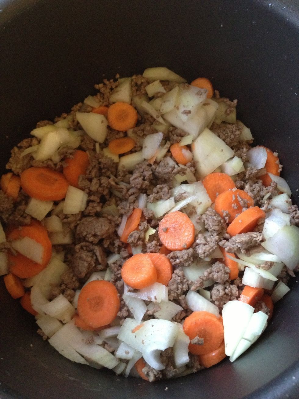 Add drained mince back into pot with chopped veg