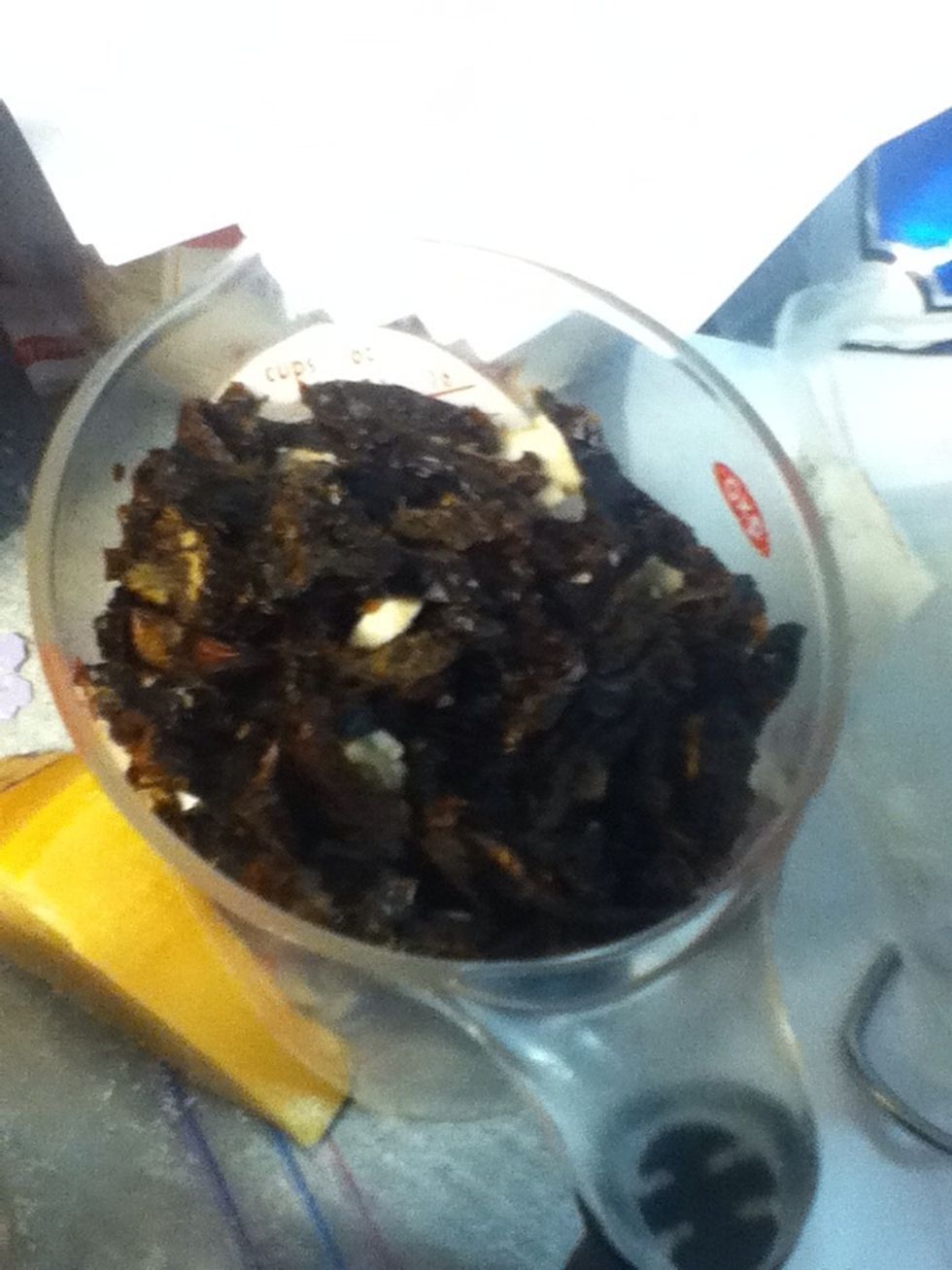 Add dried tomatoes, if they need to be cut, do it.
