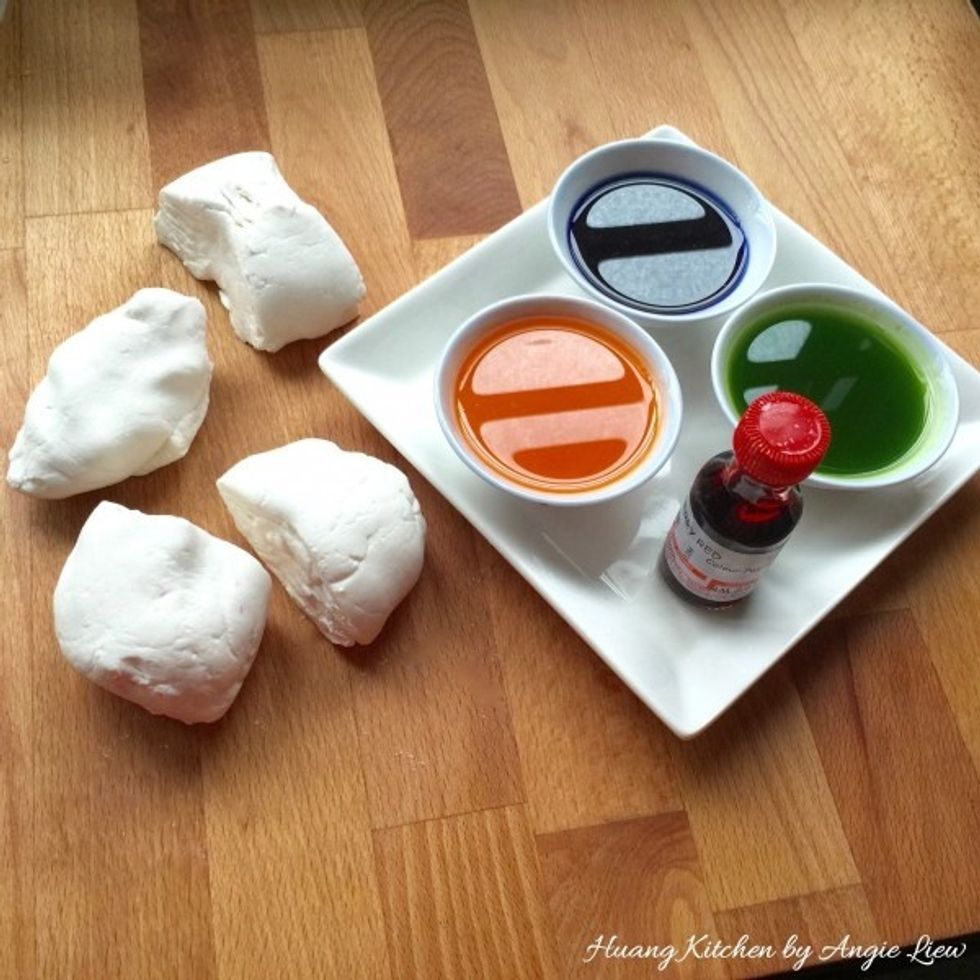 Add each portion with a few drops of the different natural colouring prepared earlier.