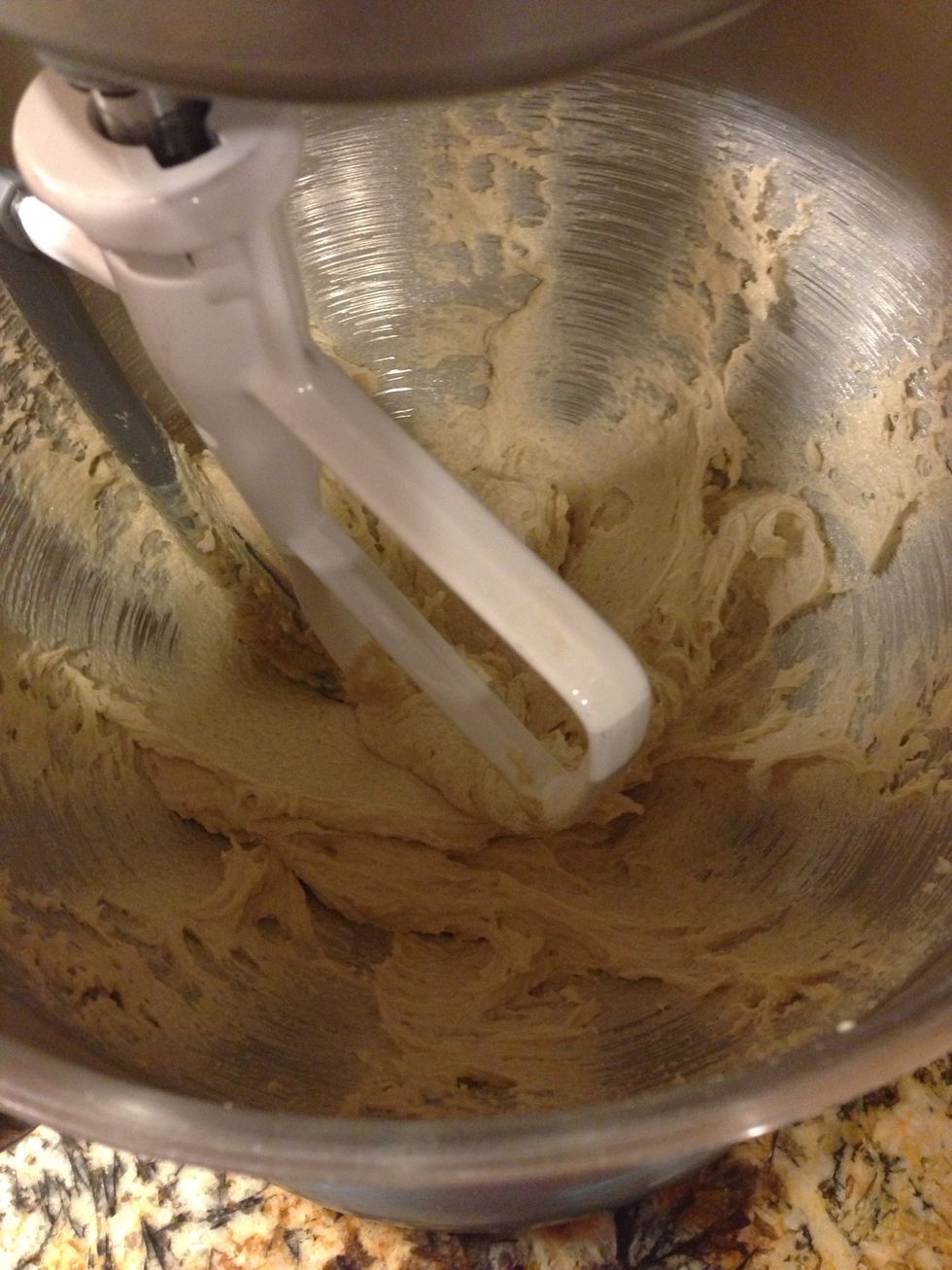 Add egg and vanilla! Keep beat beat beating!