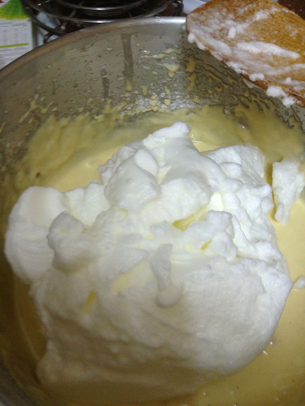 Add eggwhites in castle and mix with a palettknife
