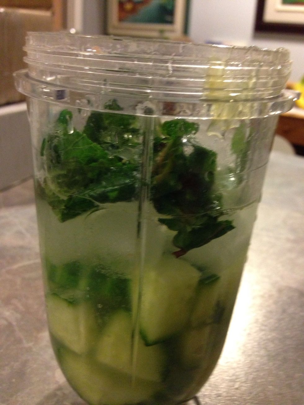 Add everything in... -cut cucumbers into little triangles -cut into smaller pieces spinach and menthe -add either 6 little cubes of ice or 3 large - add 1 spoon of sugar