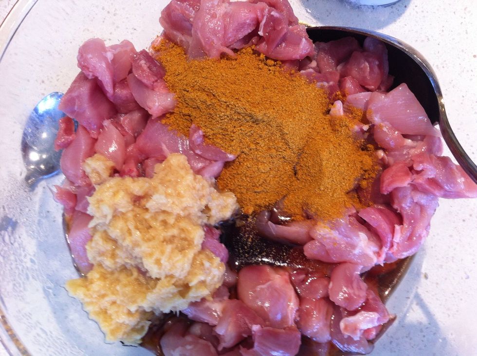 Add fish sauce ,curry powder and ginger to the chicken.