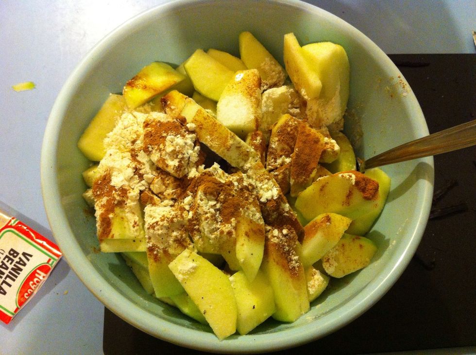 Add flour, cinnamon, sugar, vanilla ess or vanilla bean and lemon to the apples and mix well.