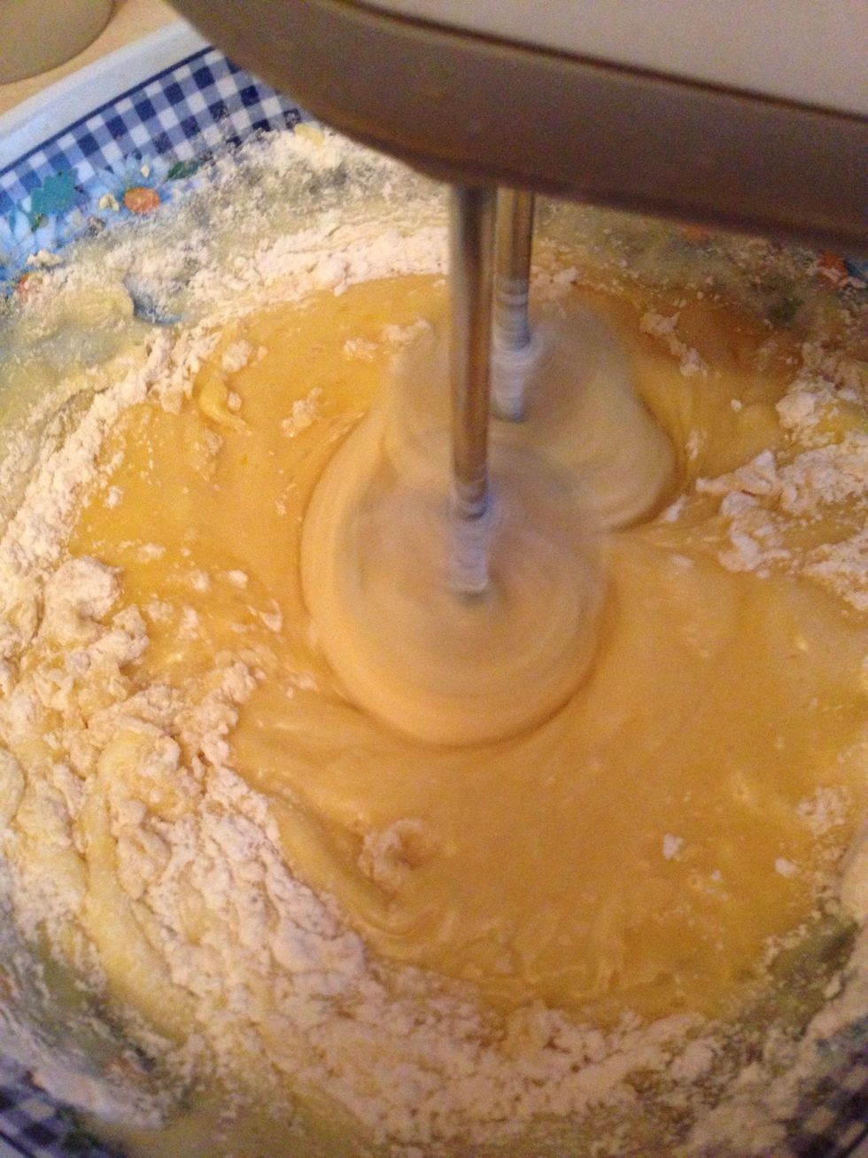 Add flour to a mixture