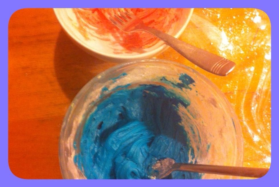 Add food colouring and vanilla extract to the filling