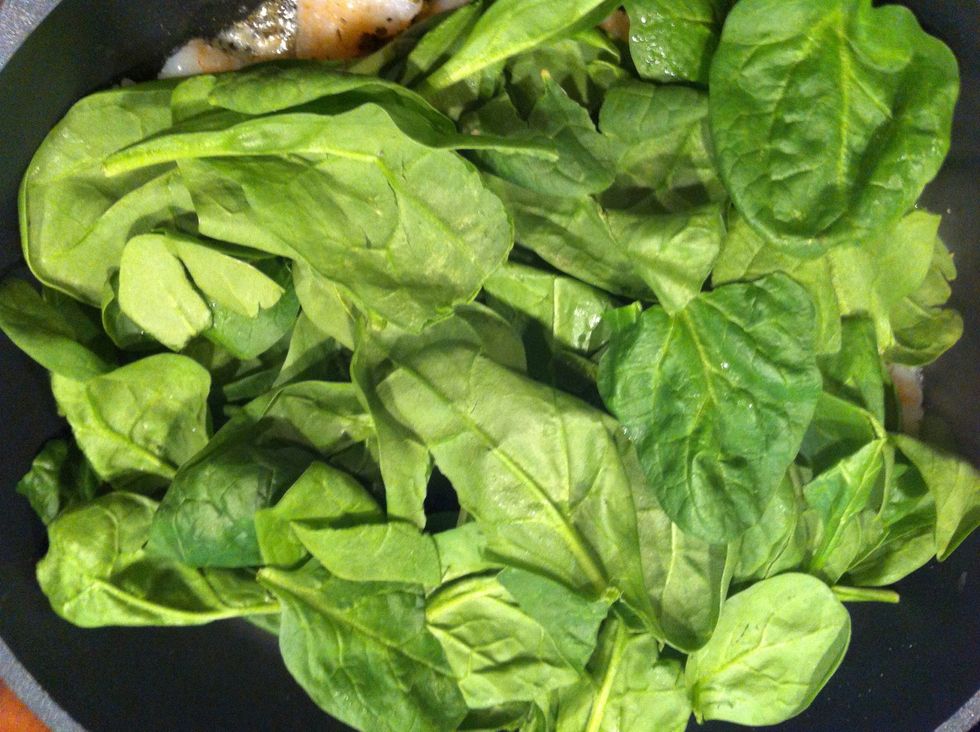 Add fresh spinach on top. Mix it up gently.