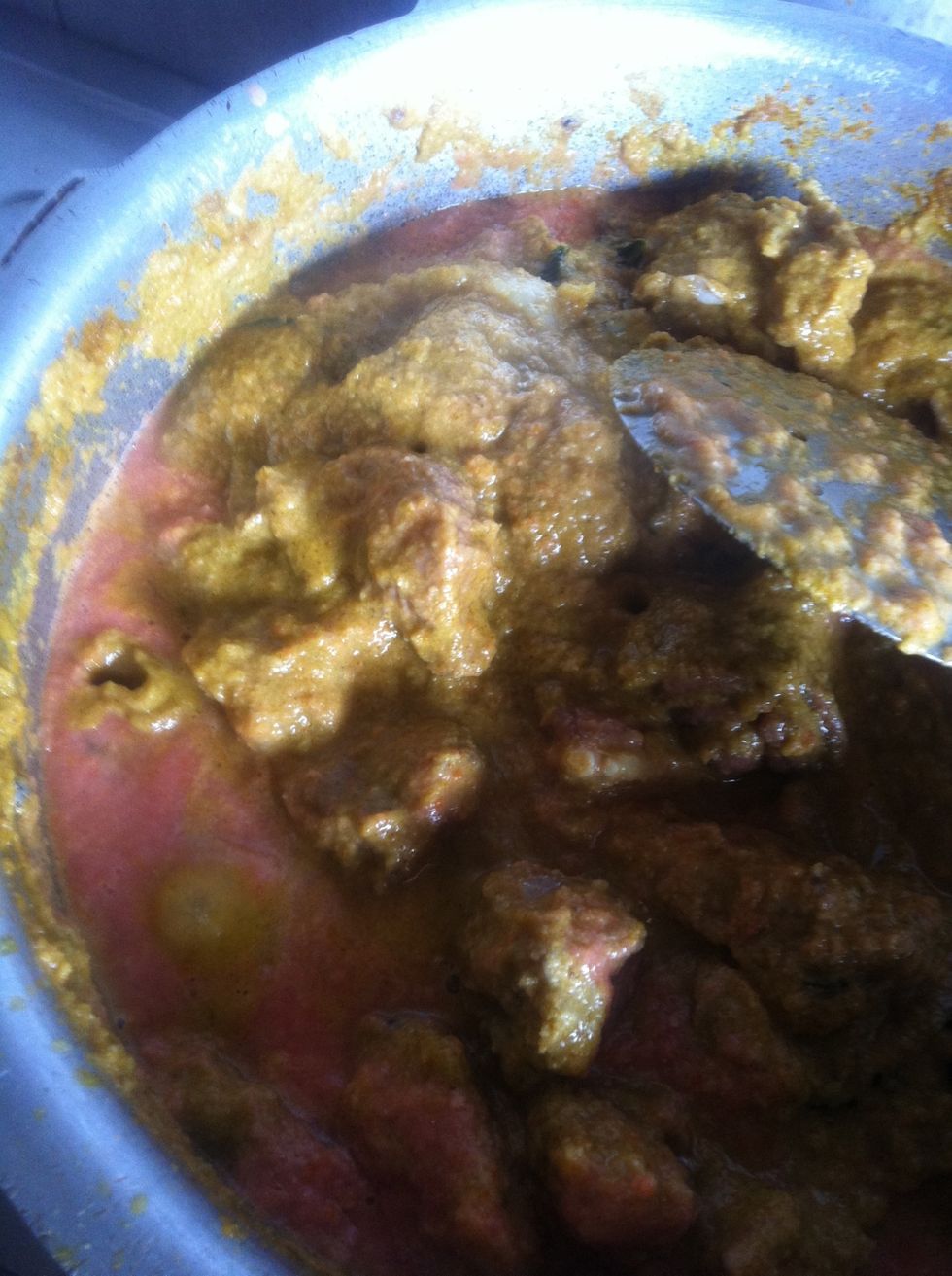 Add fresh tomato pur\u00e9e...