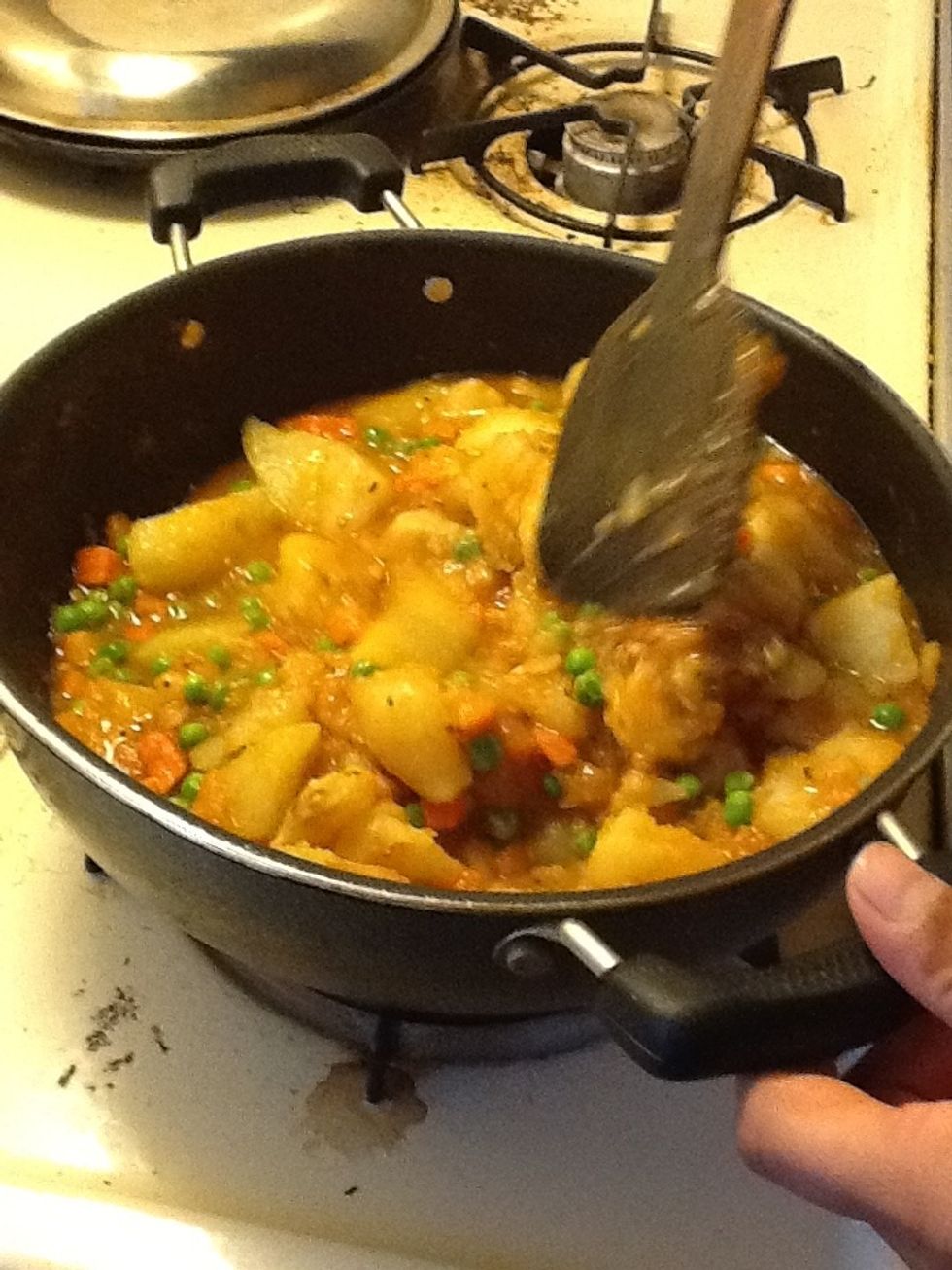 Add frozen peas carrots and potatoes to the gravy, keep mixing, add salt to taste and a pinch if sugar