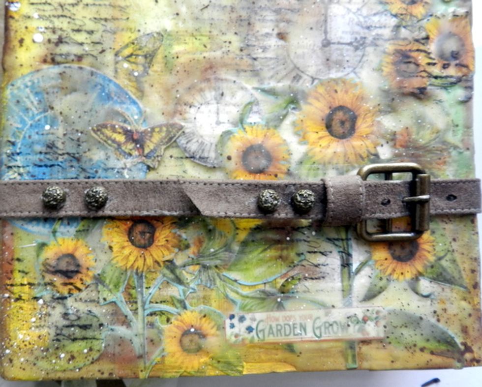 Add G45 metal brads on the belt.