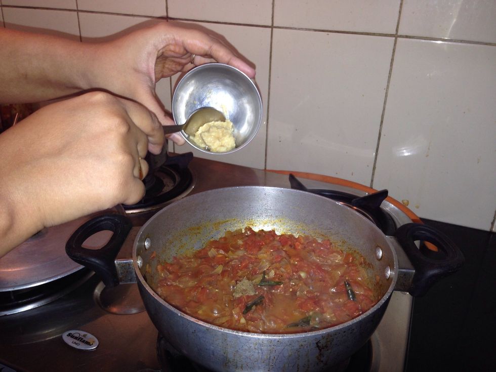 Add garlic paste.