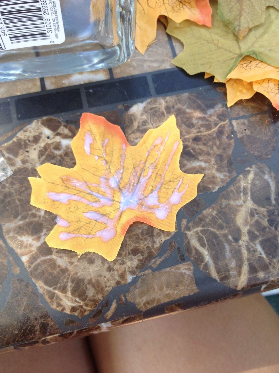 Add glue to the leaves