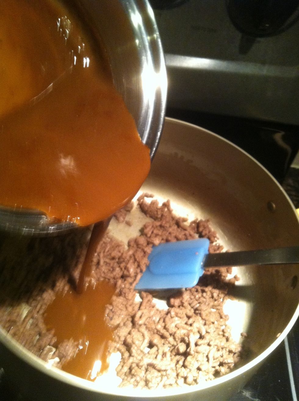 Add gravy to ground beef and stir.