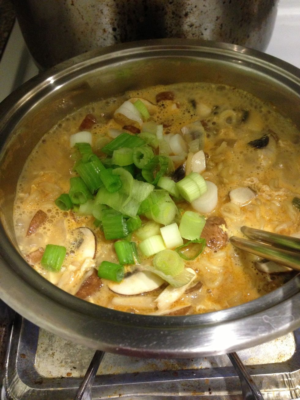 Add green onion at the end and VOILA the ultimate college dinner haha