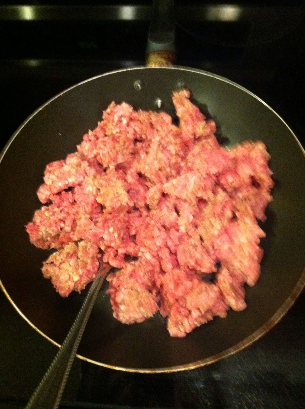 Add ground beef in pan and cook with a little salt. Or u can skip this step if u just want to make them with cheese.