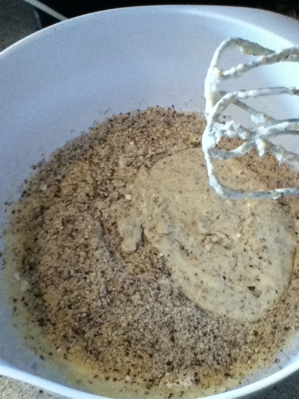 Add hazelnutfluor and mix :-)