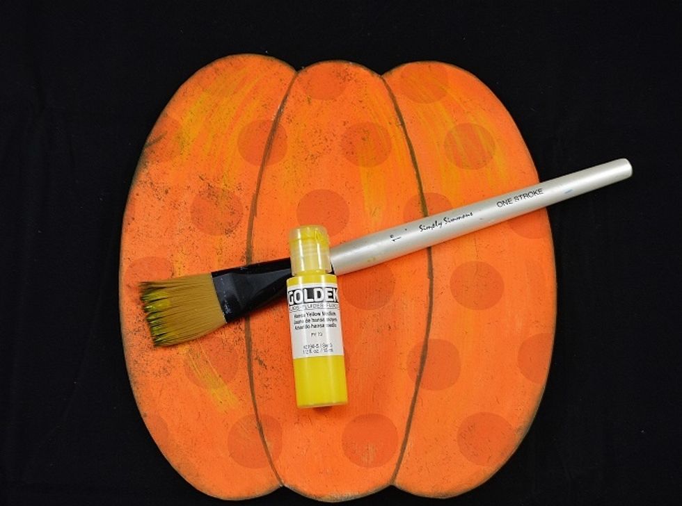 Add highlights to your pumpkin.