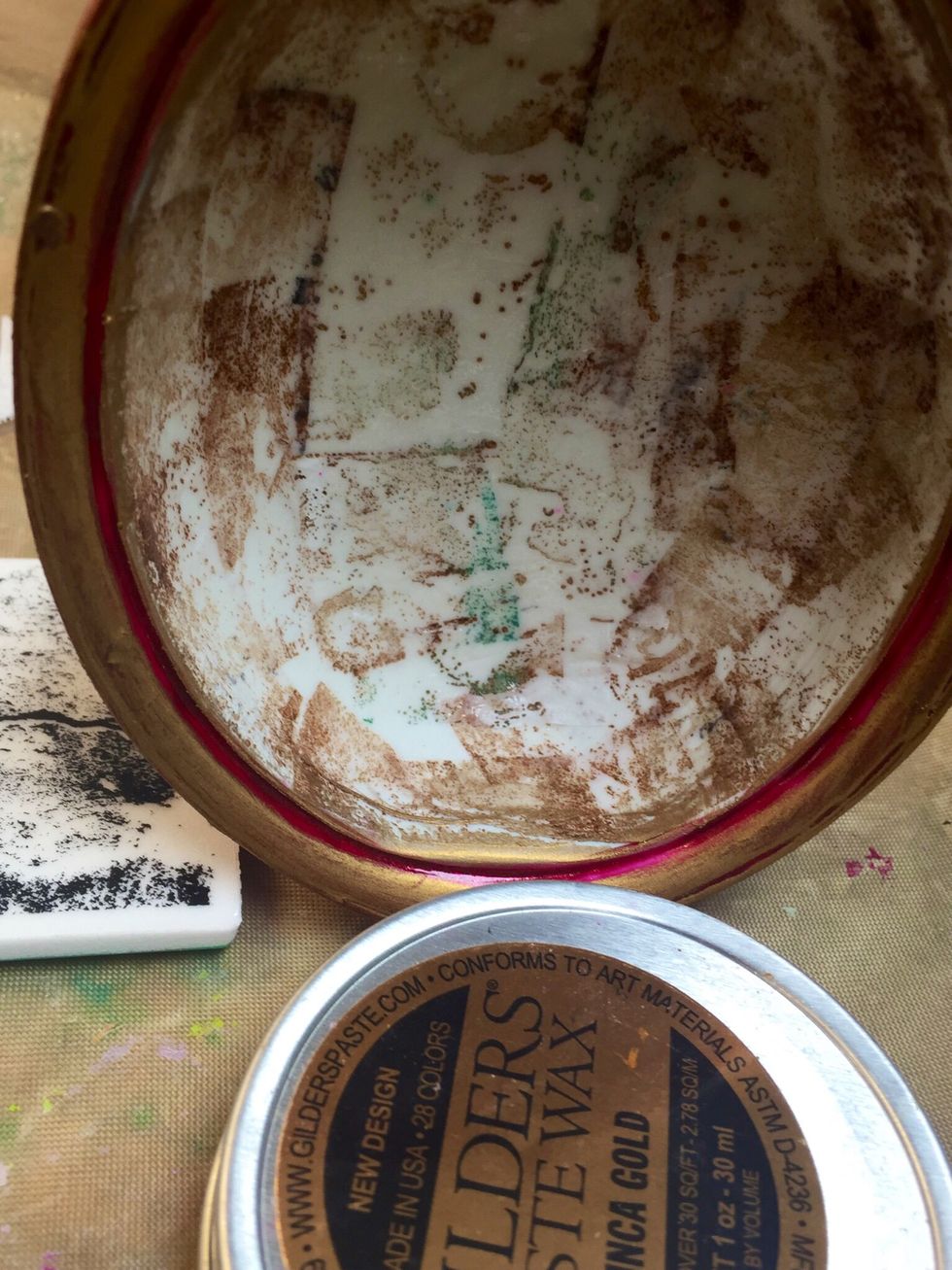 Add highlights using Gilders wax in inca gold