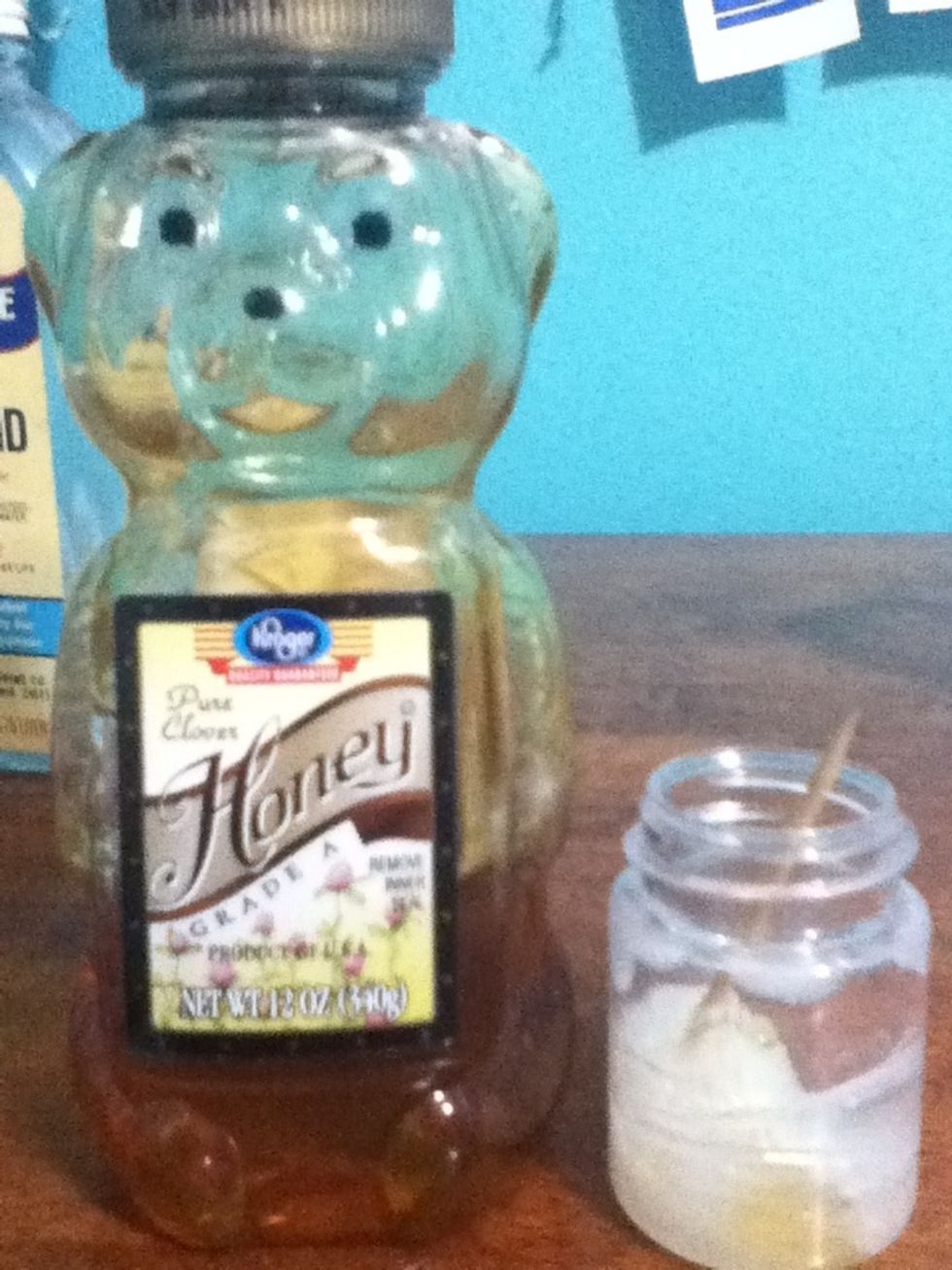 Add honey to the melted Vaseline
