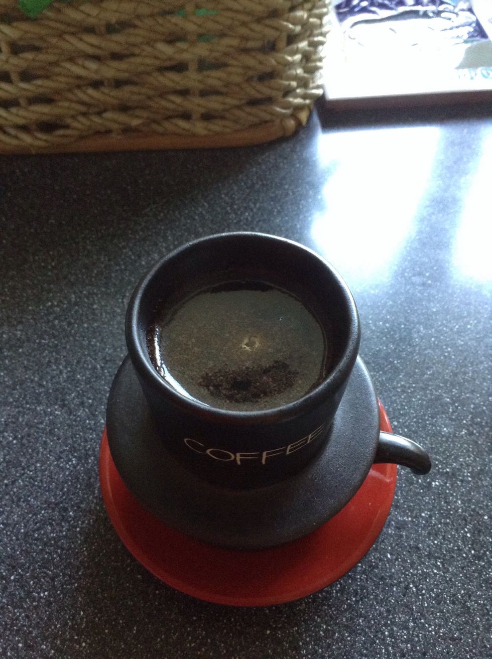 Add hot water until it fills the top, which is about 60 ml. Your ground coffee will float around like this.