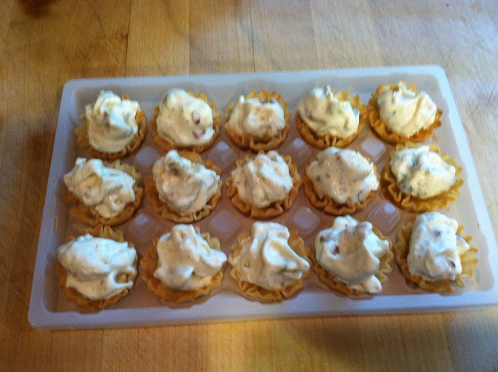 Add ice cream evenly between the shells.