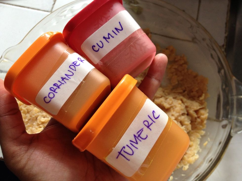 Add in 1/2 tsp of salt, 1/2 tsp of groud turmeric, 2/3 tsp if ground corriander, 2/3 tsp if ground cumin. Taste test. Adjust the saltiness and spices according to ur likey. Mix them up and set aside