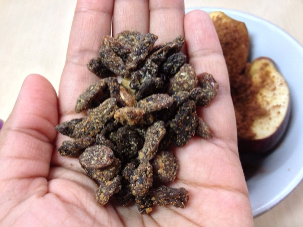 Add in 1.5 tbsp of raisins. You can change the fruits according to your likey though, such as berries