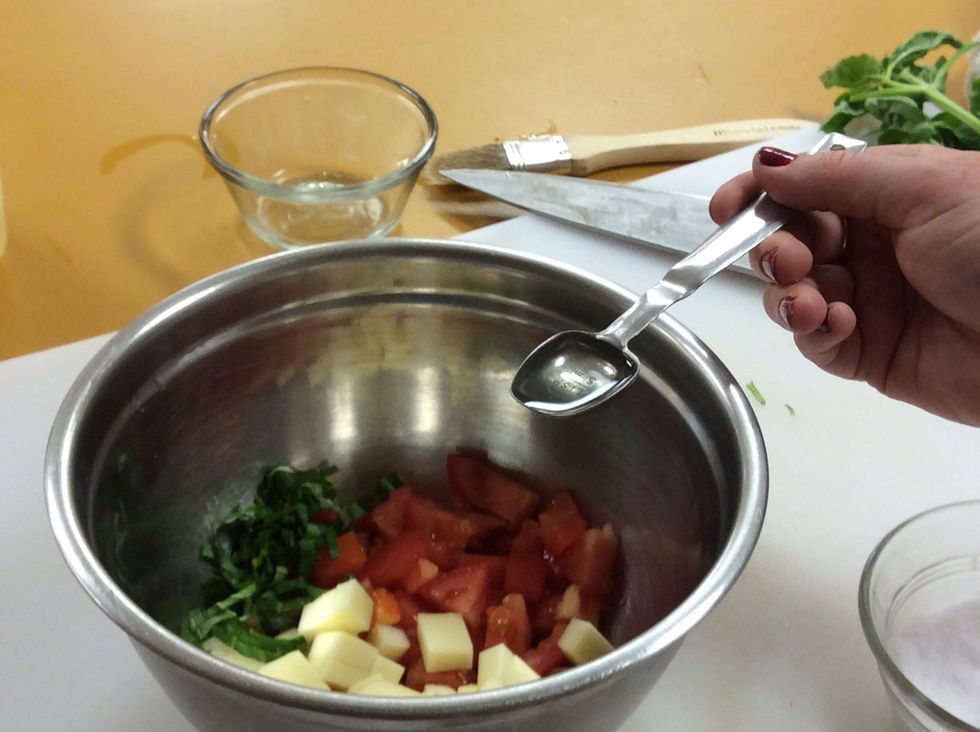 Add in 1 tsp of oil to the tomato mix.