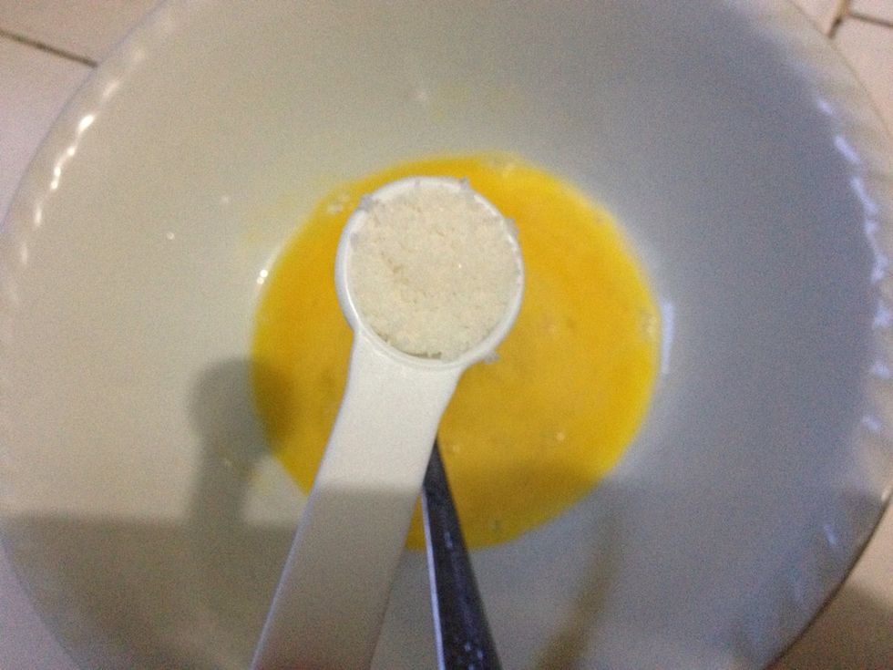 Add in 1 tsp of salt in the egg mixture