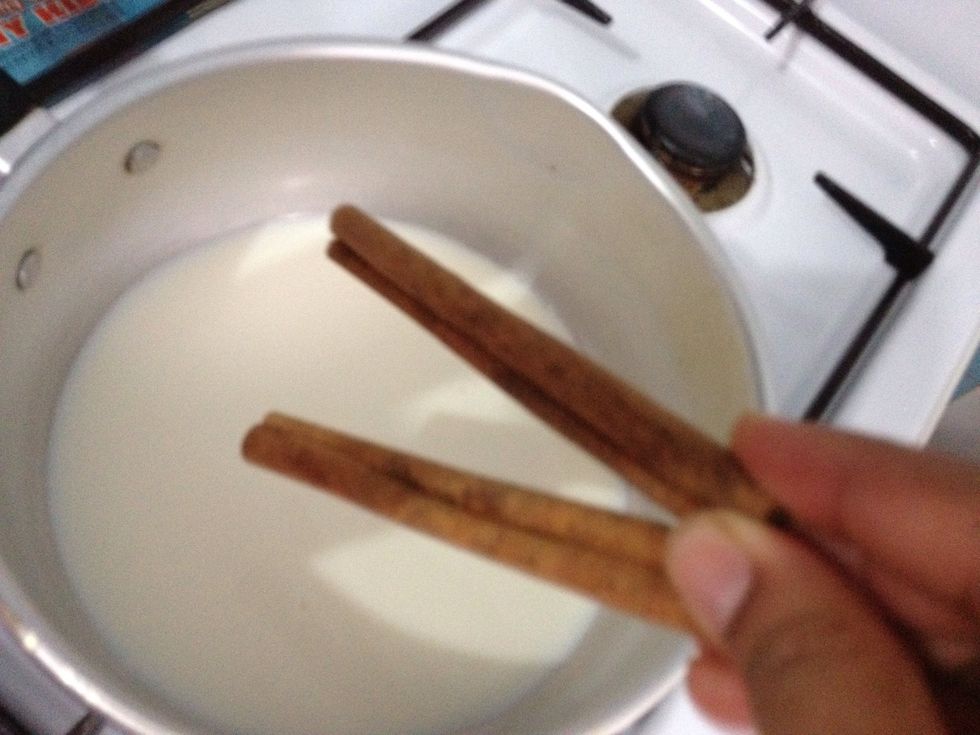 Add in 2 cinnamon stick @5cm. Bring to a boil and let it sit for at least 10 mnts to infuse the cinnamon flavor to the milk
