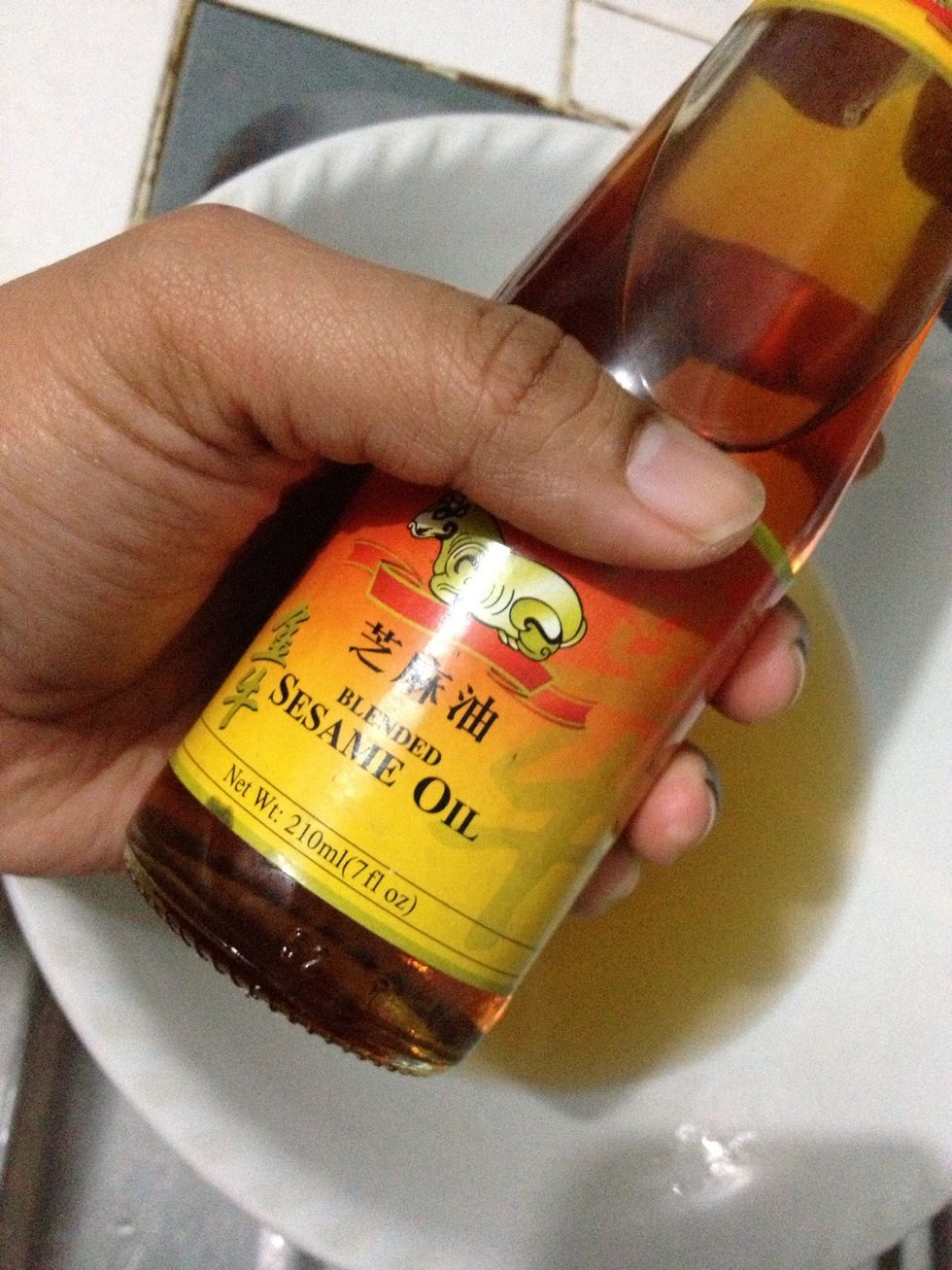 Add in 2 tbsp of sesame oil. The ori recipe calls for toasted sesame oil :) but Im just to lazy to toast some white sesame seeds and grind them :)