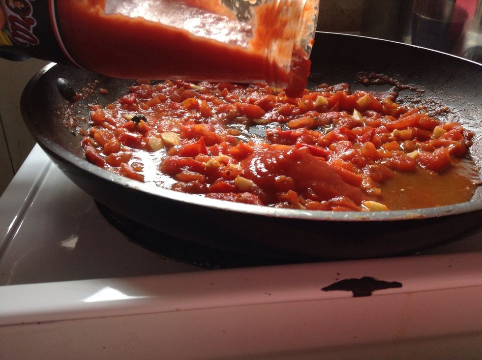 Add in a splash of "passata di pomodoro" to make sauce a little more wet