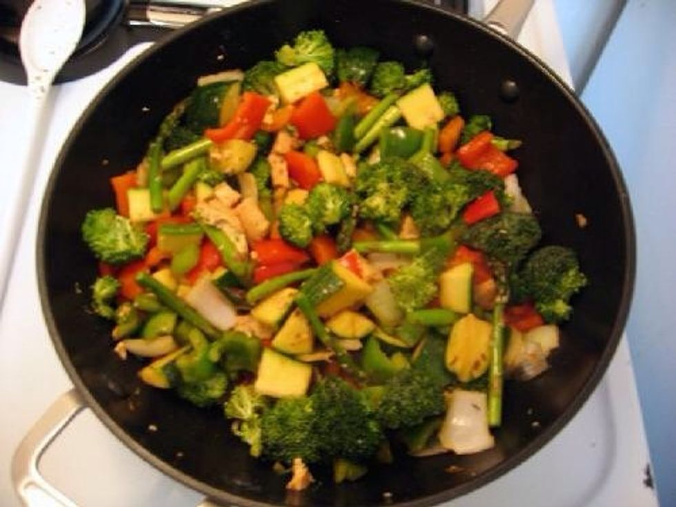 Add in additional oregano, black pepper, and ginger along with sesame seeds, and stir. 12
