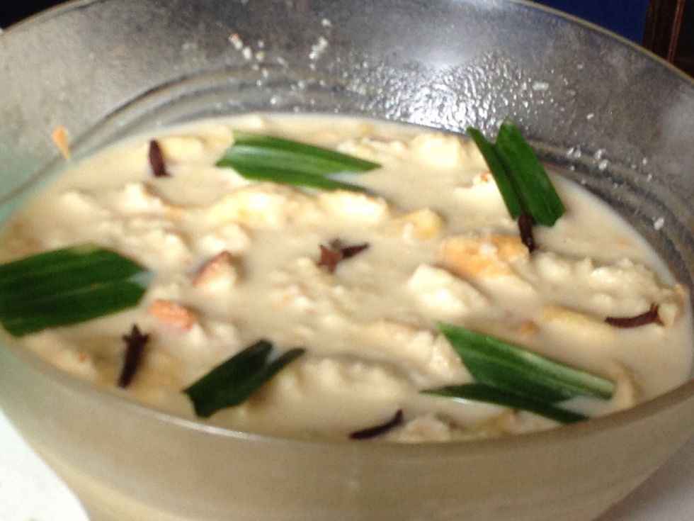 Add in some sliced pandan leaf
