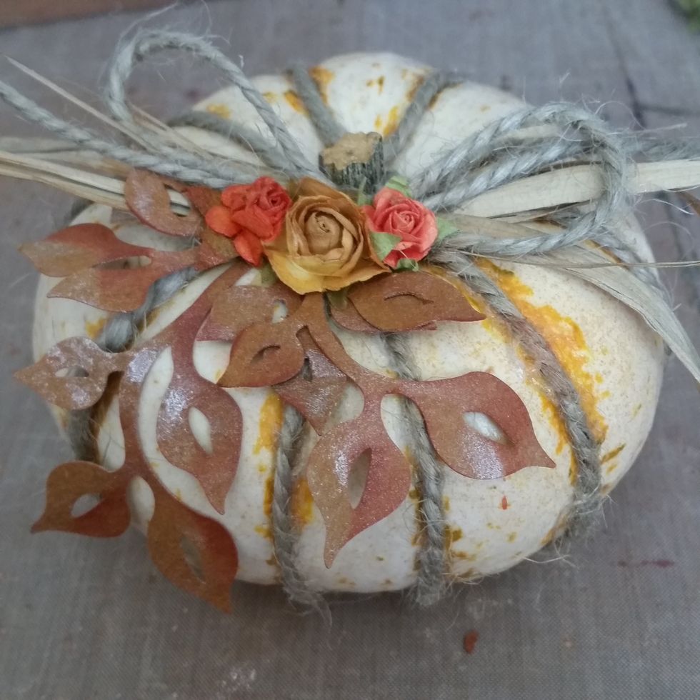 Add in some small flowers in coordinating colors just above the ivy.