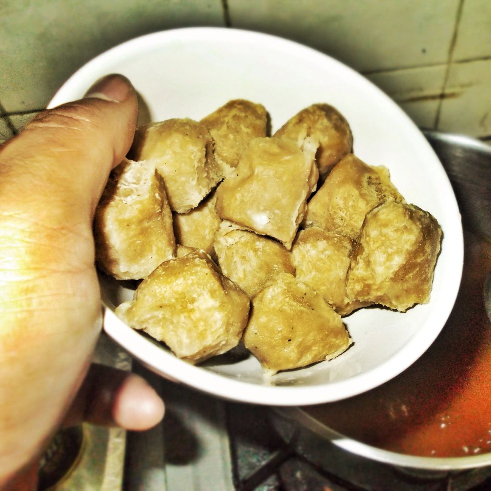 Add in the Bakso (Indonesian meatballs) and let it sit on the fire for about a minute and a half (this is if the meatballs are at a room temperature), turn off the fire.