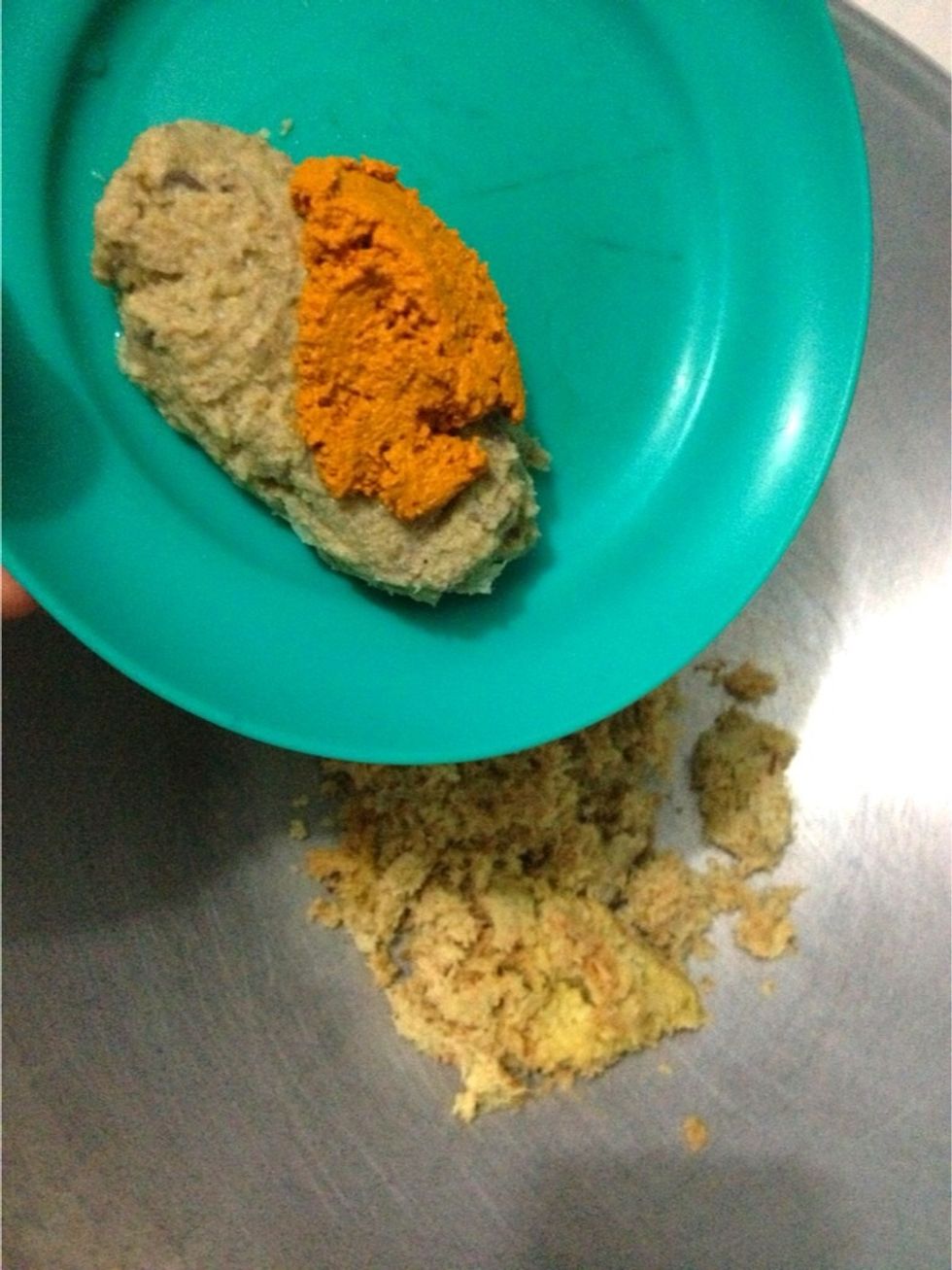 Add in the blended shallots, garlics and candlenuts. Add in the grated turmeric. If you use dried groud turmeric, subtitute the grated turmeric with 2 tsp of ground turmeric