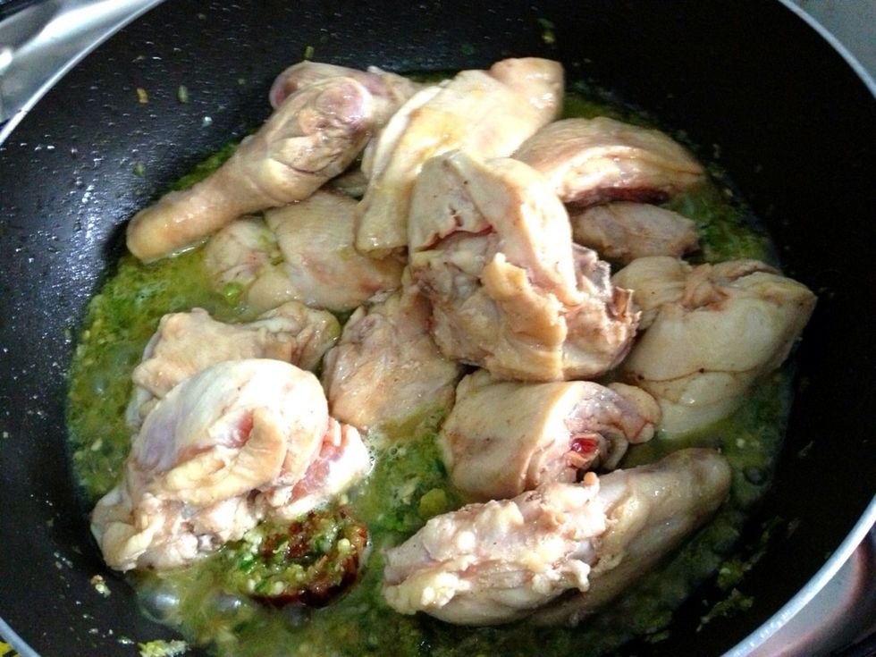 Add in the chickens into the pan. Stir to combine. Add in 1.5 to 2 tsp tsp of salt, 1 tsp of ground white pepper and 0.5 tsp of sugar. Taste test please