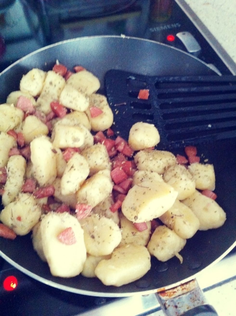 Add in the cooked gnocchi & oregano leaves, stir well.