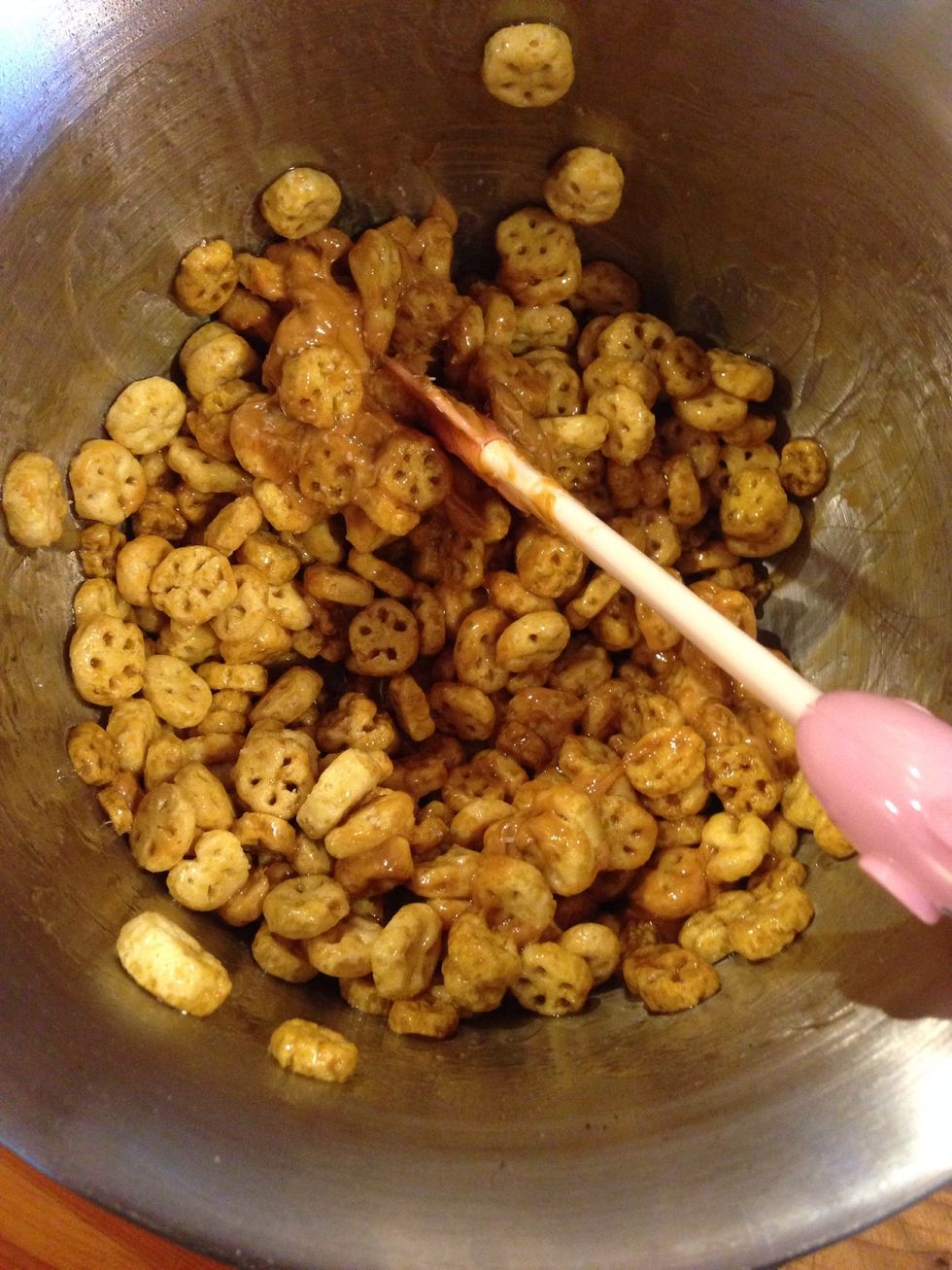 Add it to the bowl along with the salt and vanilla, mix well.