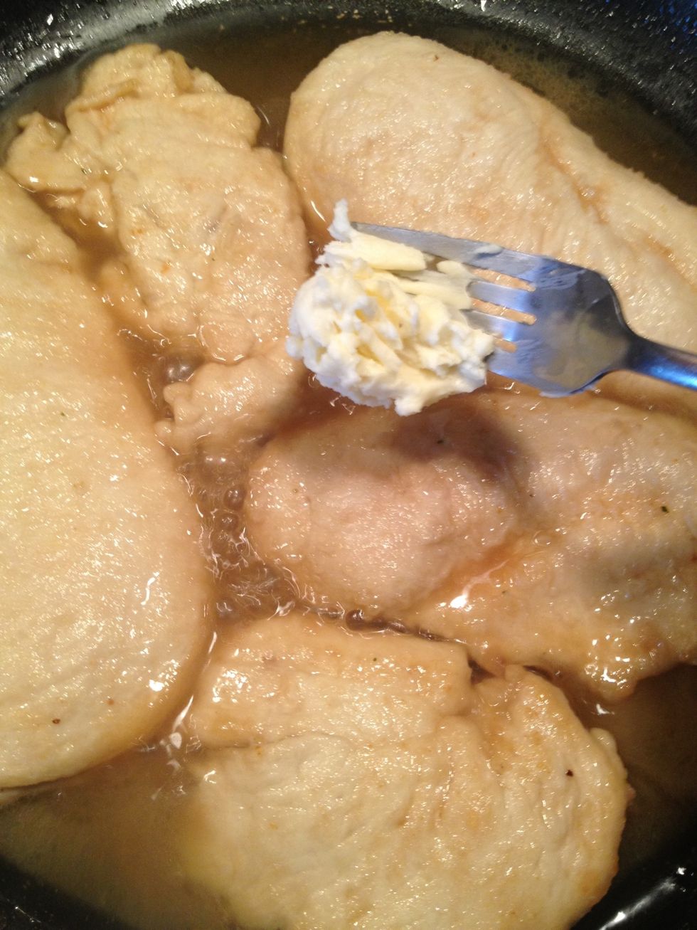 Add it to the sauce of the chicken. Stir it in well.