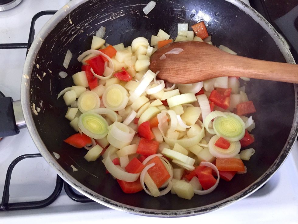 Add leek and red pepper, keep cooking